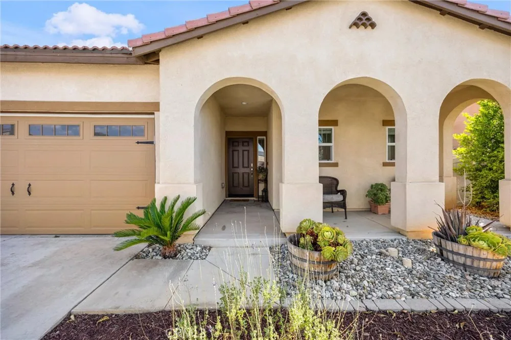229 Country Club Calimesa, CA 92320