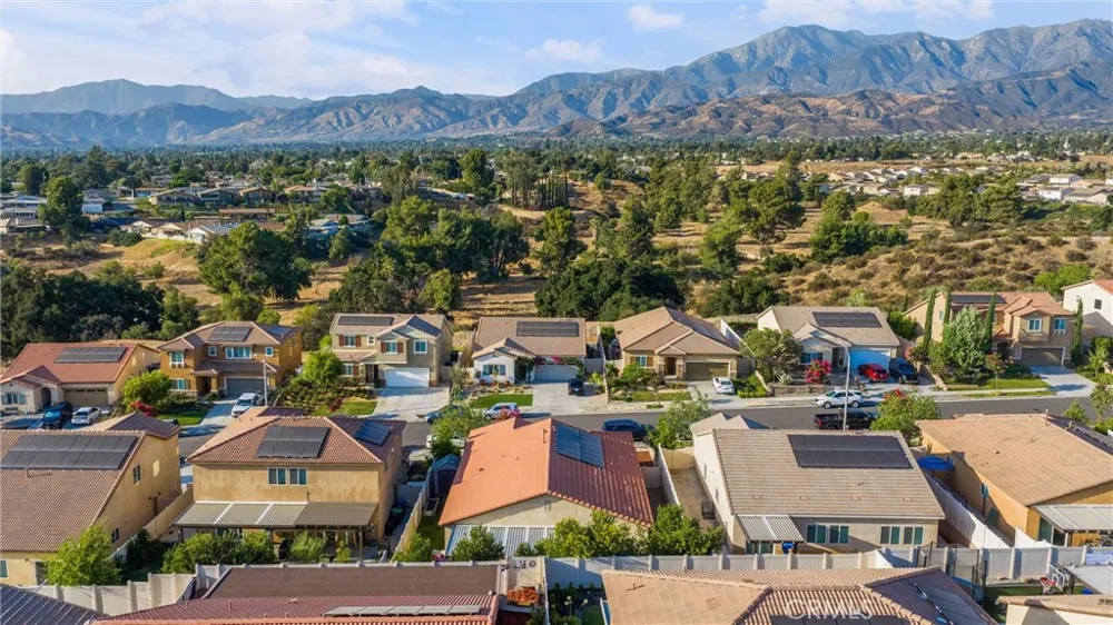 229 Country Club Calimesa, CA 92320