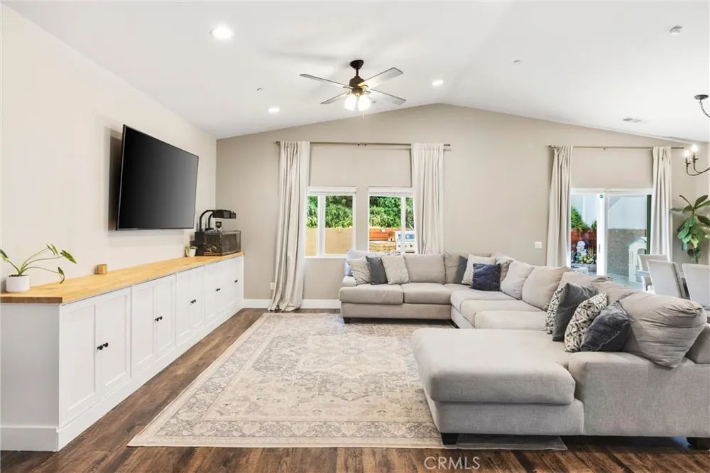 229 Country Club Calimesa, CA 92320