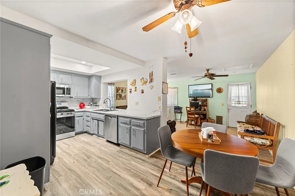 2219 El Toro Hemet, CA 92545