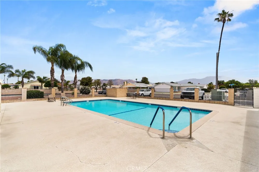2219 El Toro Hemet, CA 92545