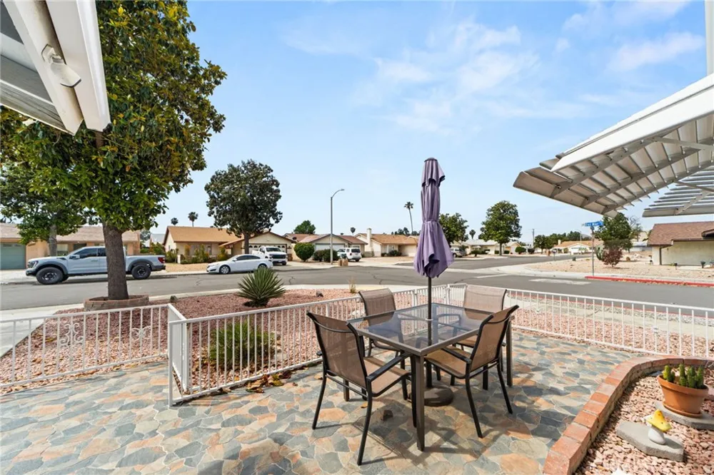 2219 El Toro Hemet, CA 92545