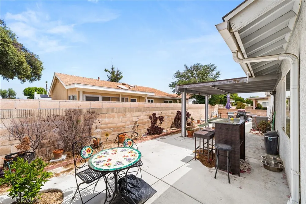 2219 El Toro Hemet, CA 92545