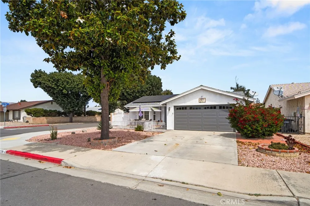 2219 El Toro Hemet, CA 92545