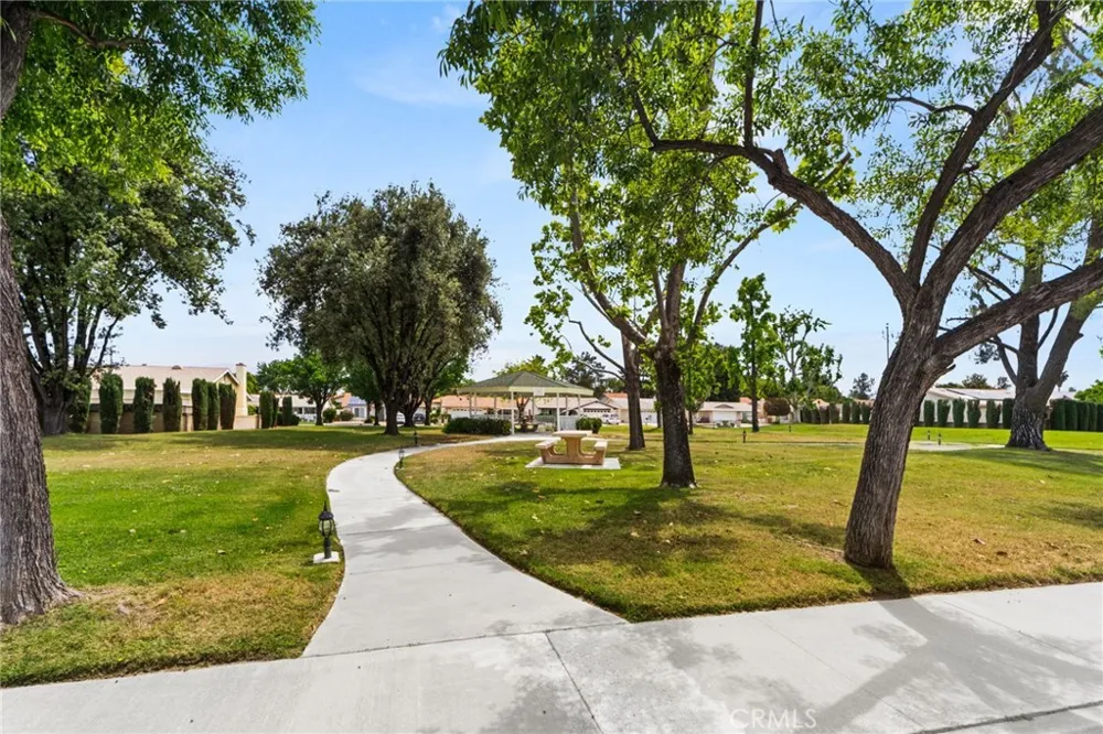 2219 El Toro Hemet, CA 92545