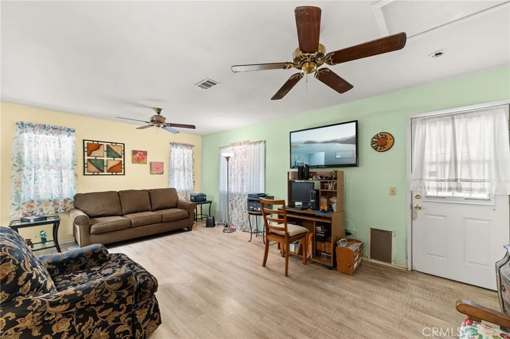 2219 El Toro Hemet, CA 92545