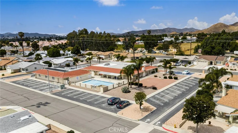 2219 El Toro Hemet, CA 92545