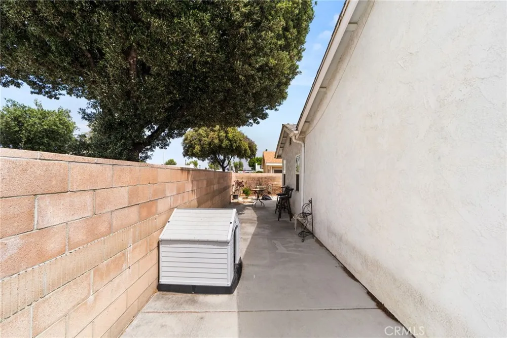 2219 El Toro Hemet, CA 92545