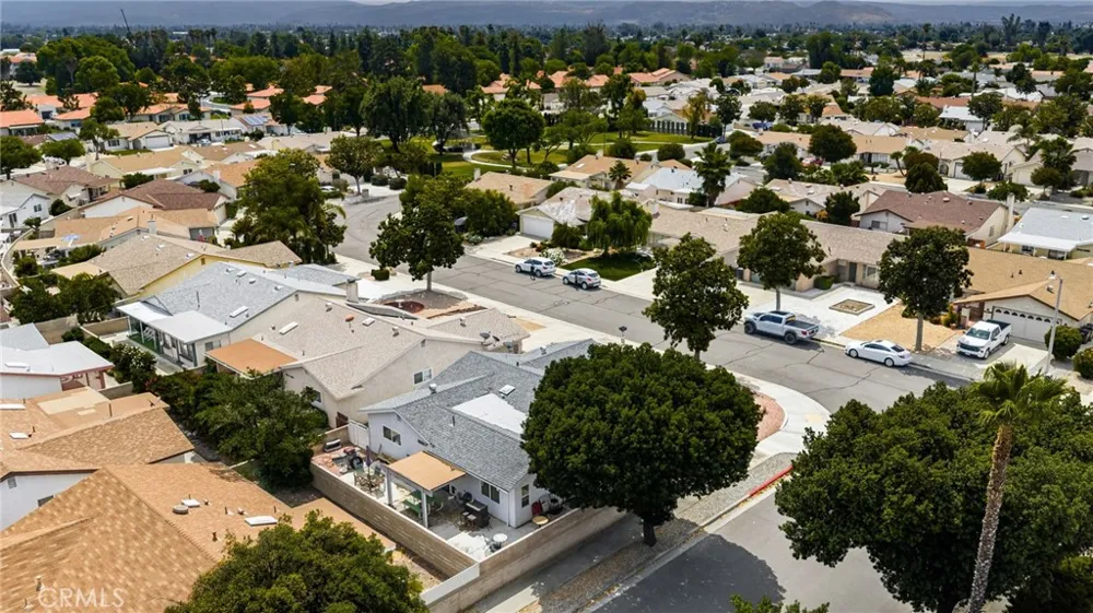 2219 El Toro Hemet, CA 92545