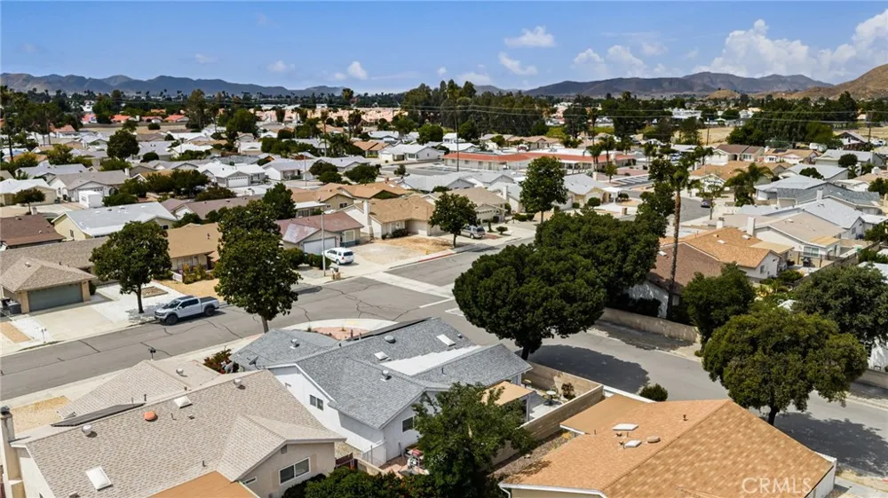 2219 El Toro Hemet, CA 92545