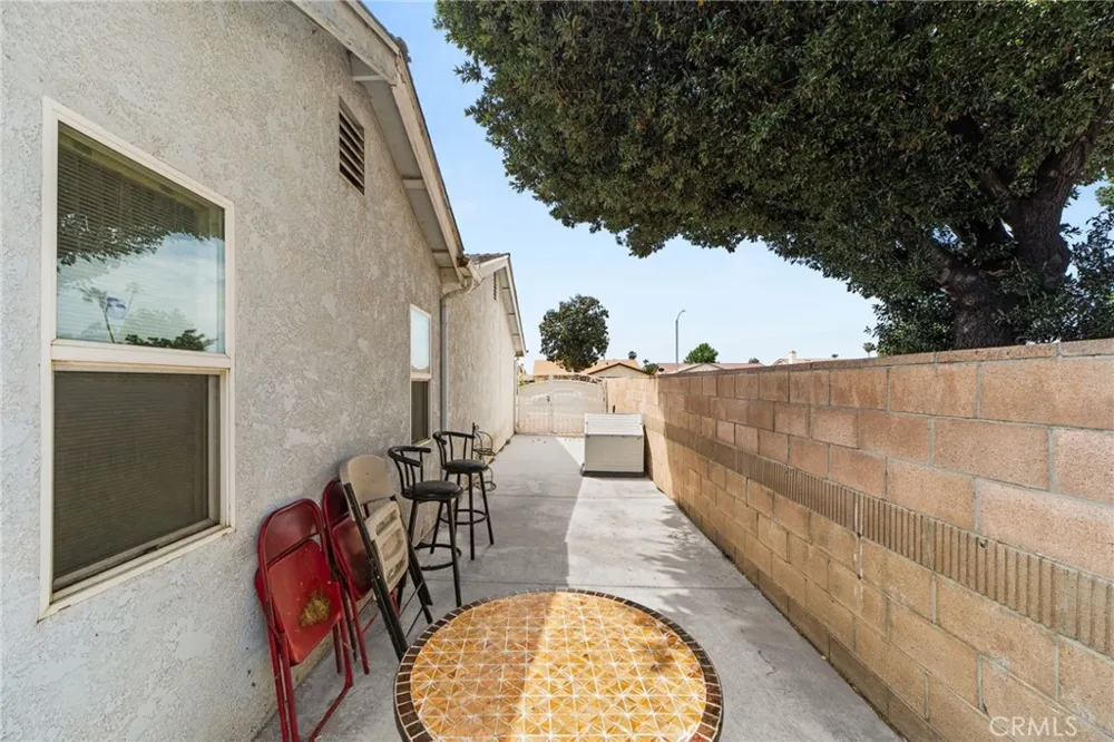 2219 El Toro Hemet, CA 92545
