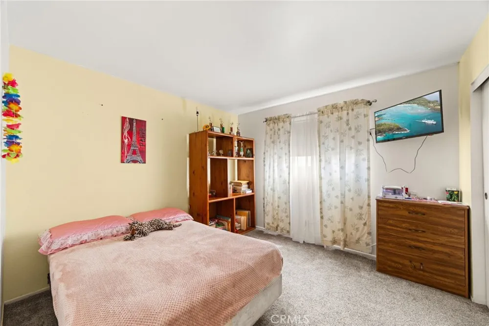 2219 El Toro Hemet, CA 92545