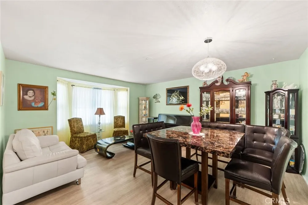 2219 El Toro Hemet, CA 92545