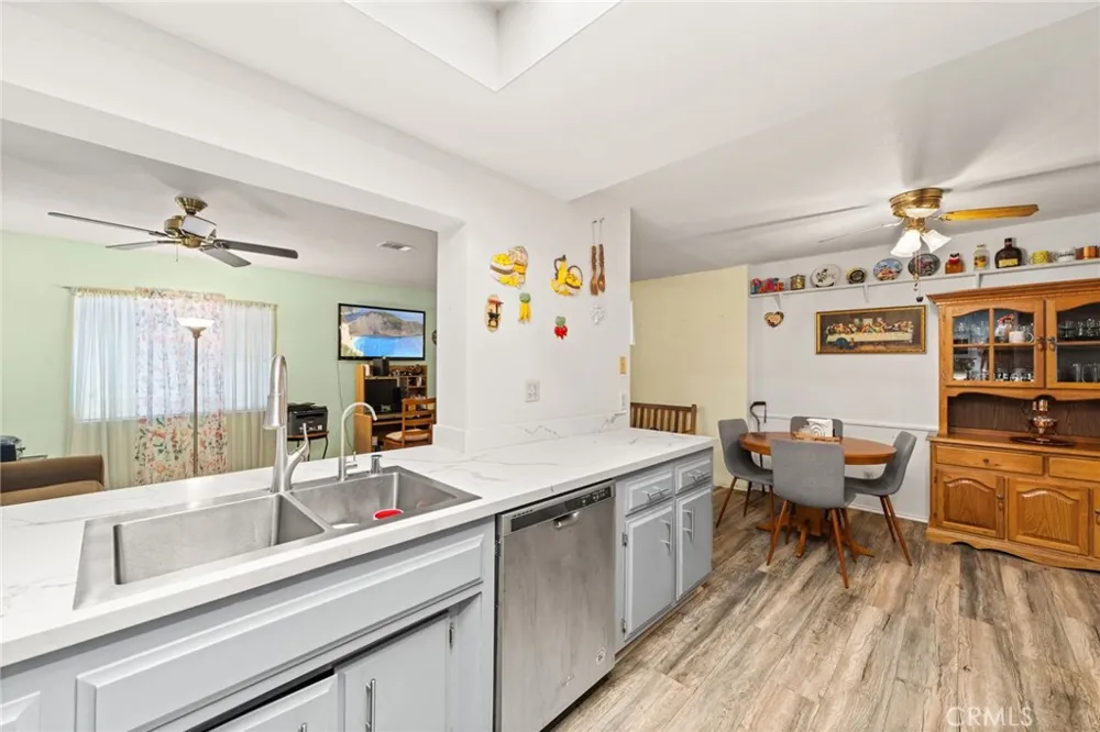 2219 El Toro Hemet, CA 92545