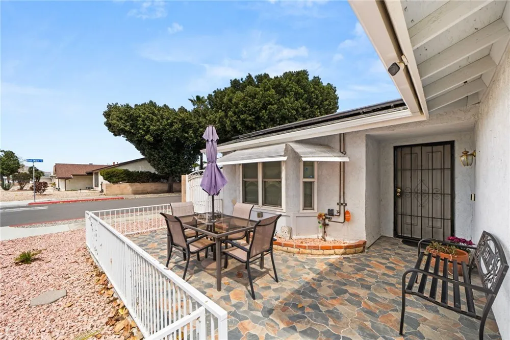 2219 El Toro Hemet, CA 92545