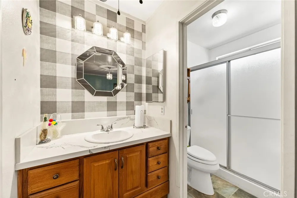 2219 El Toro Hemet, CA 92545