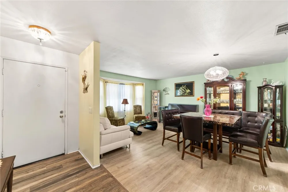 2219 El Toro Hemet, CA 92545