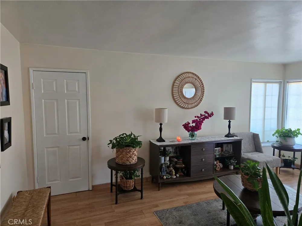 9158 Olive Bellflower, CA 90706