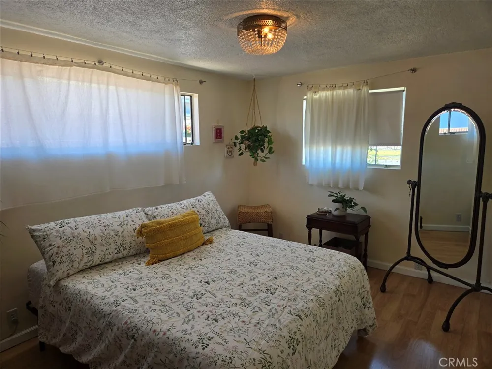 9158 Olive Bellflower, CA 90706