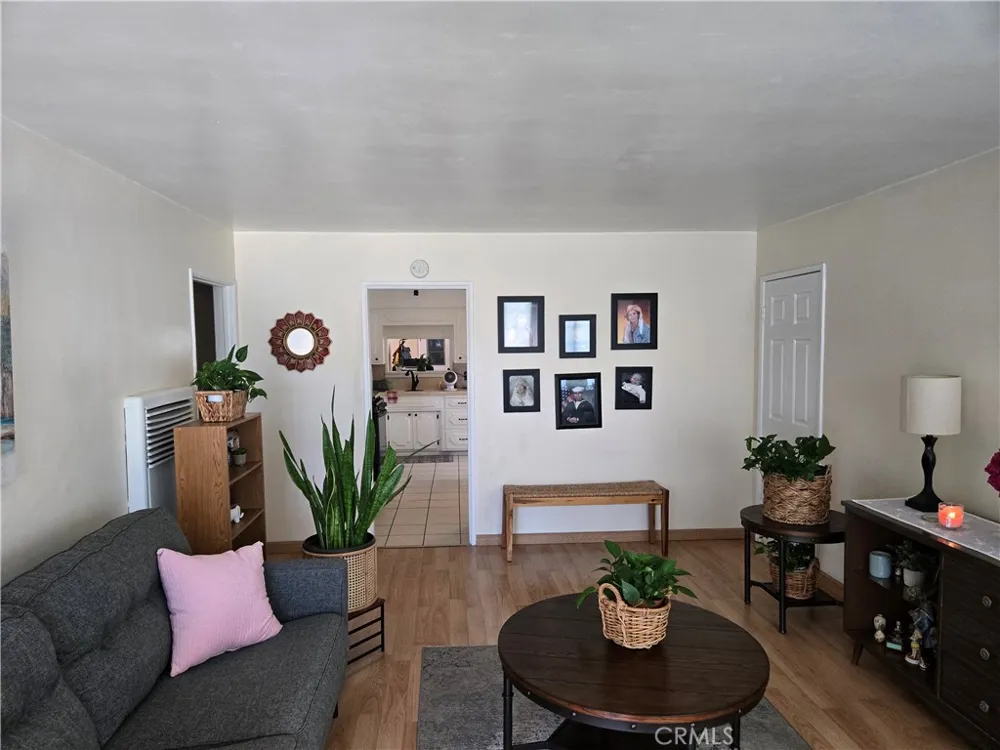 9158 Olive Bellflower, CA 90706
