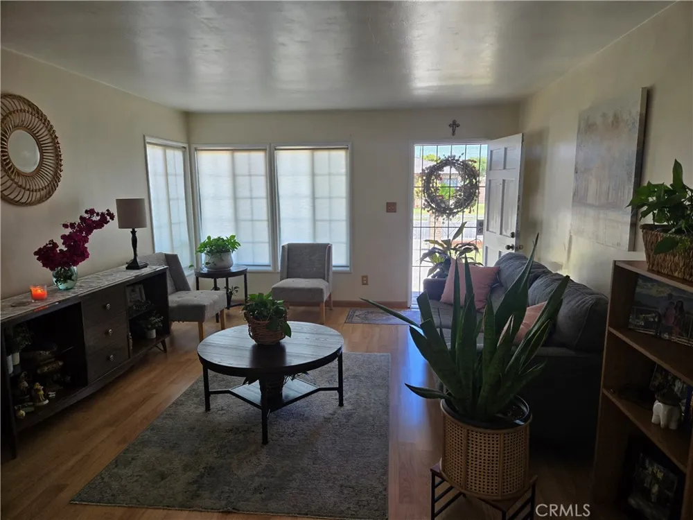 9158 Olive Bellflower, CA 90706