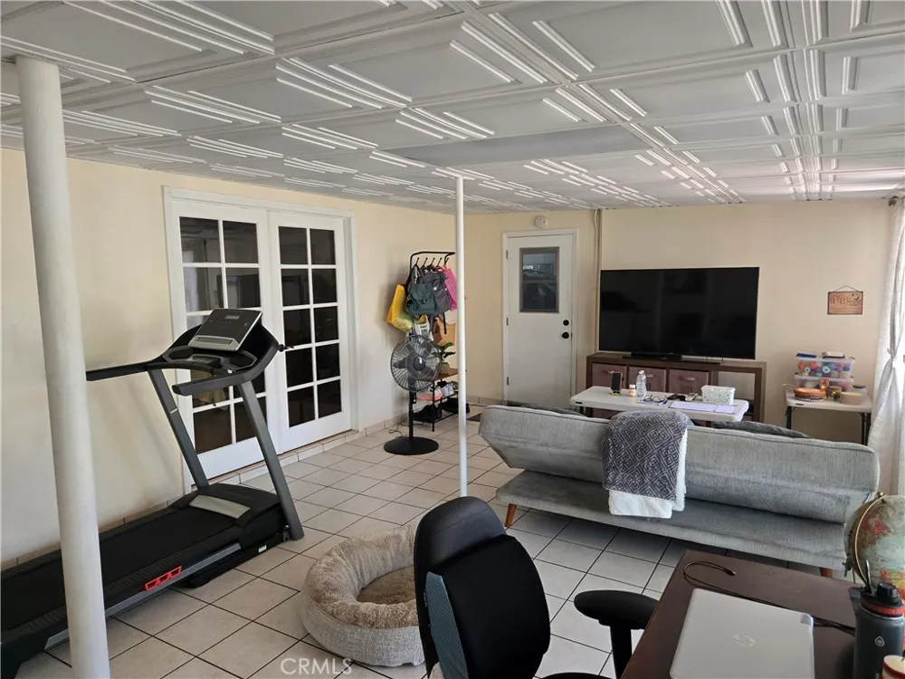 9158 Olive Bellflower, CA 90706