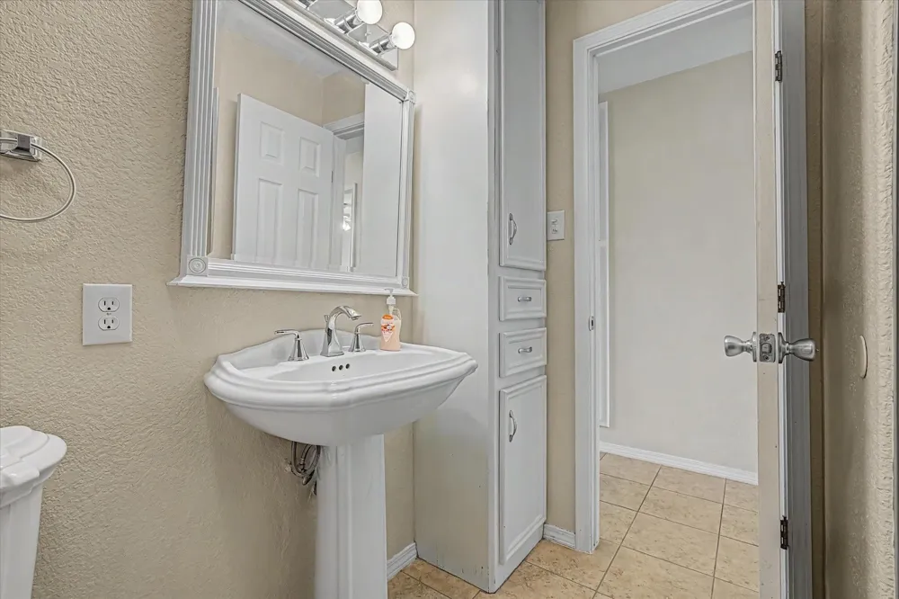 827 Pickney Avenue Port Bolivar, TX 77650
