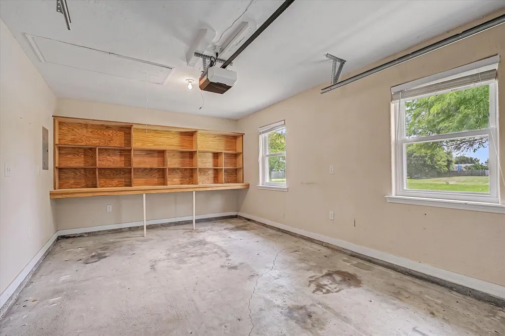 827 Pickney Avenue Port Bolivar, TX 77650