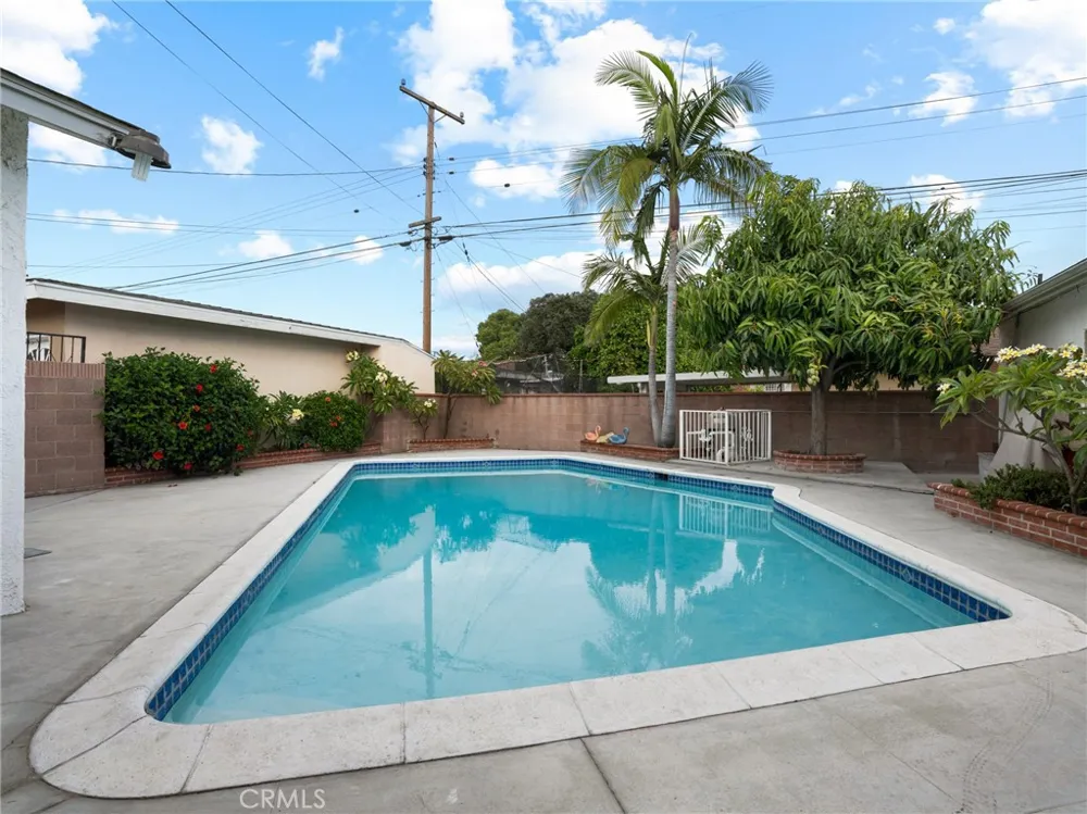 9708 Pomering Downey, CA 90240