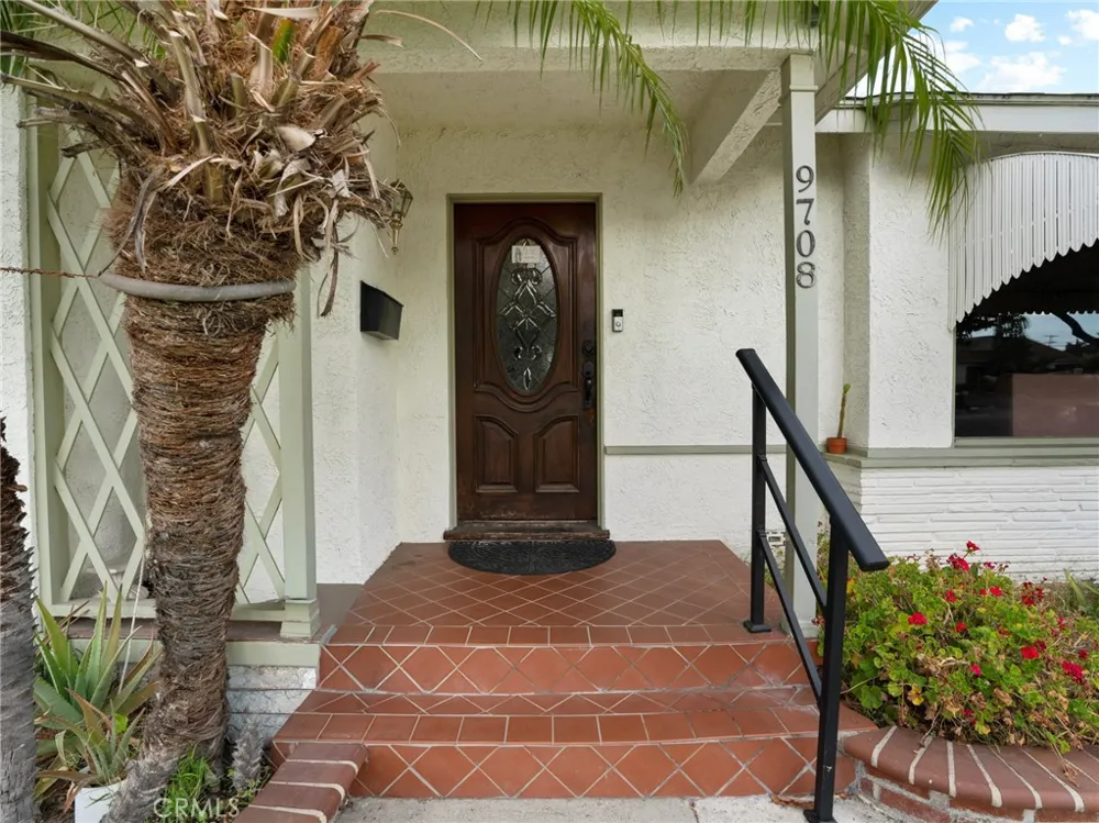 9708 Pomering Downey, CA 90240