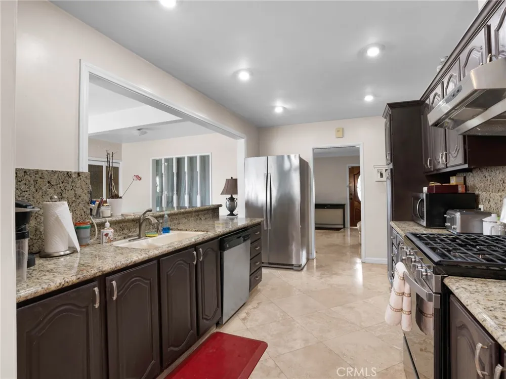 9708 Pomering Downey, CA 90240