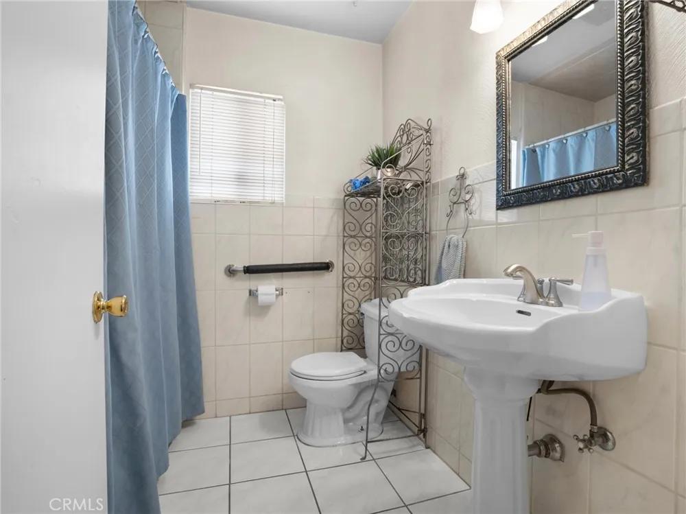9708 Pomering Downey, CA 90240