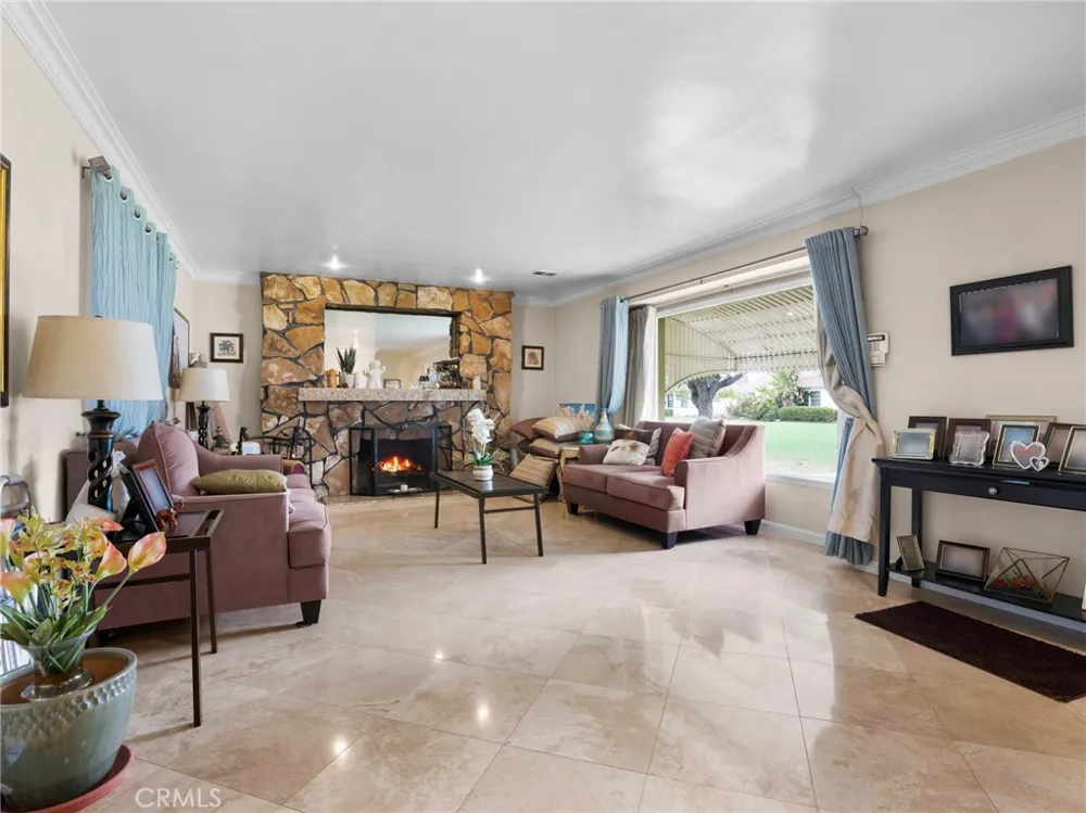 9708 Pomering Downey, CA 90240