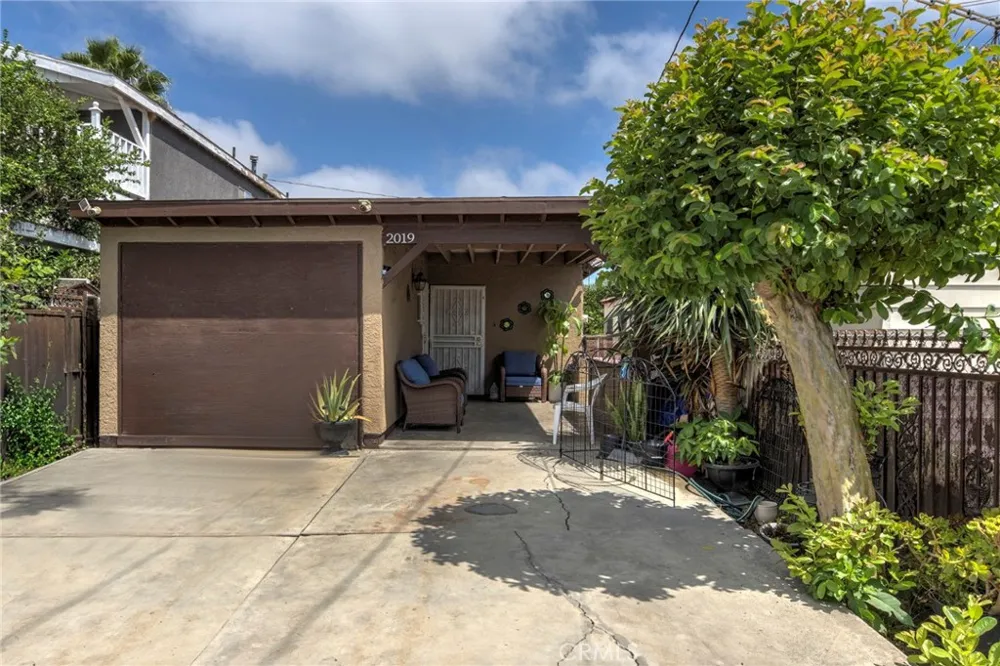 2019 E Shauer Compton, CA 90222