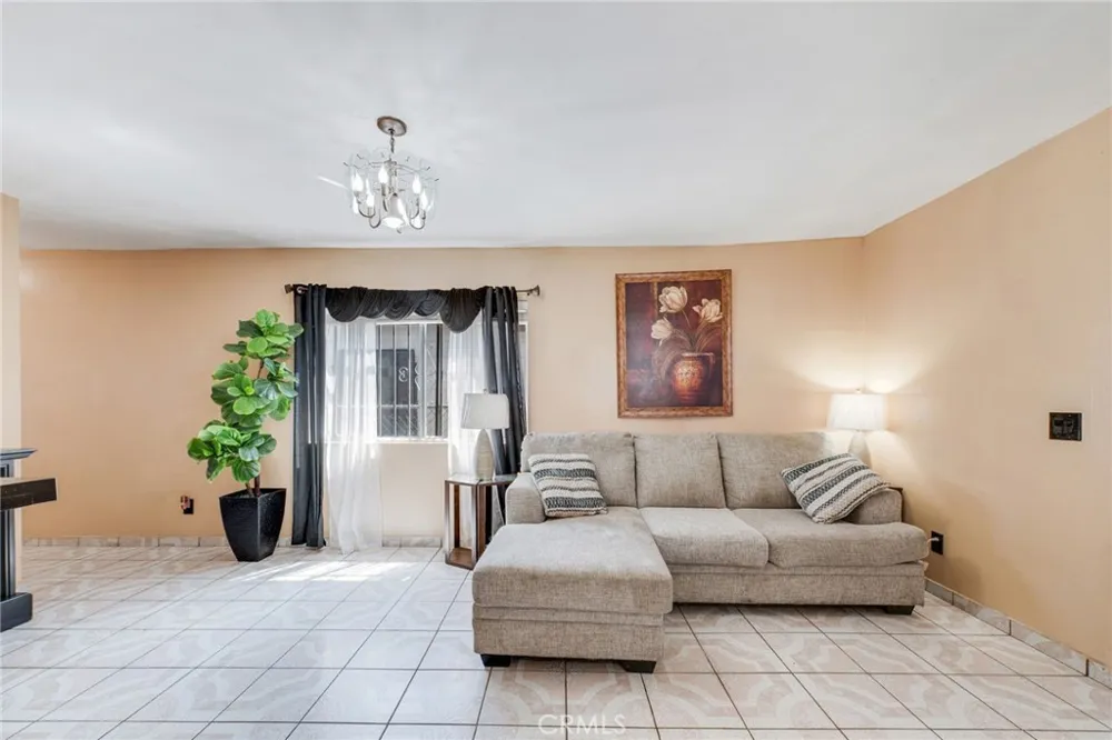 2019 E Shauer Compton, CA 90222