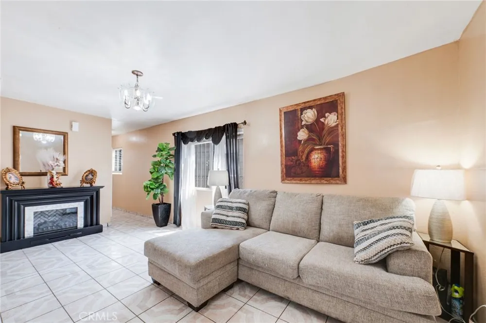 2019 E Shauer Compton, CA 90222