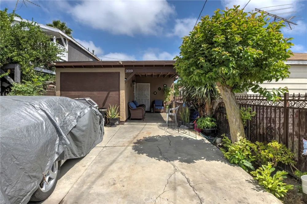2019 E Shauer Compton, CA 90222