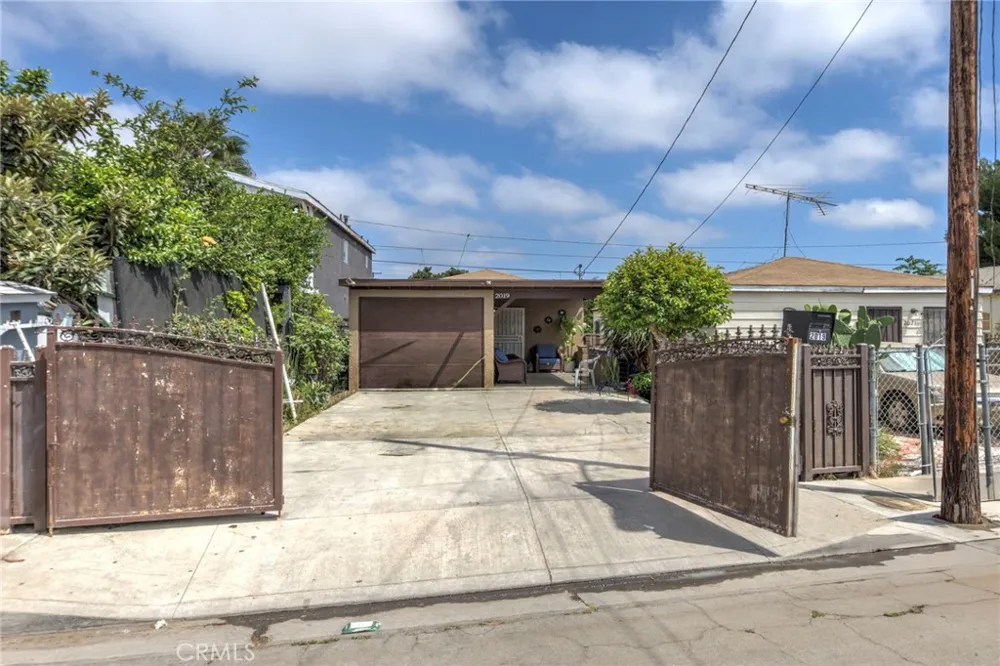 2019 E Shauer Compton, CA 90222
