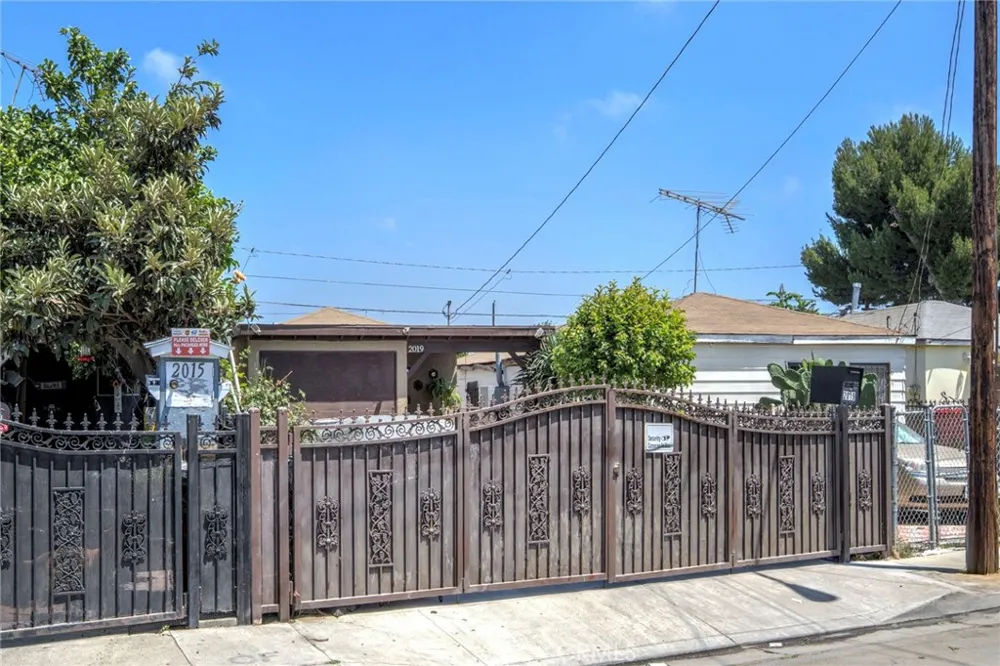 2019 E Shauer Compton, CA 90222