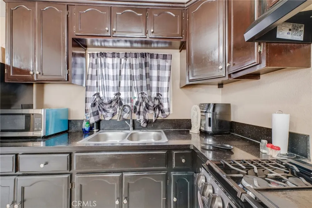 2019 E Shauer Compton, CA 90222