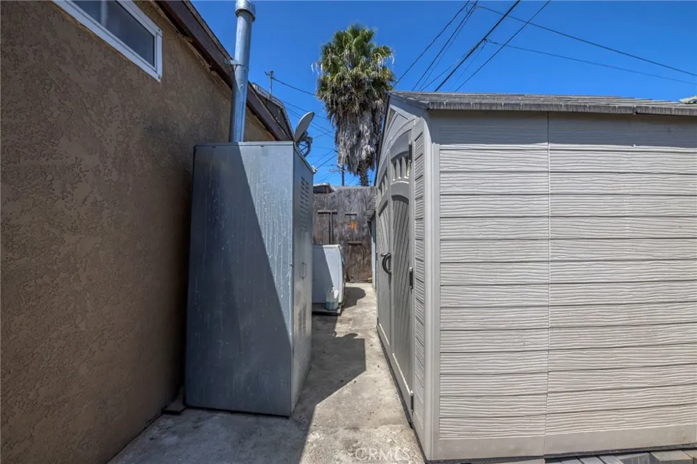 2019 E Shauer Compton, CA 90222