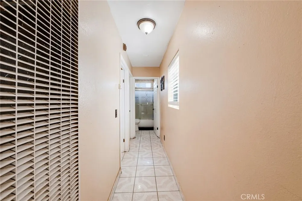 2019 E Shauer Compton, CA 90222