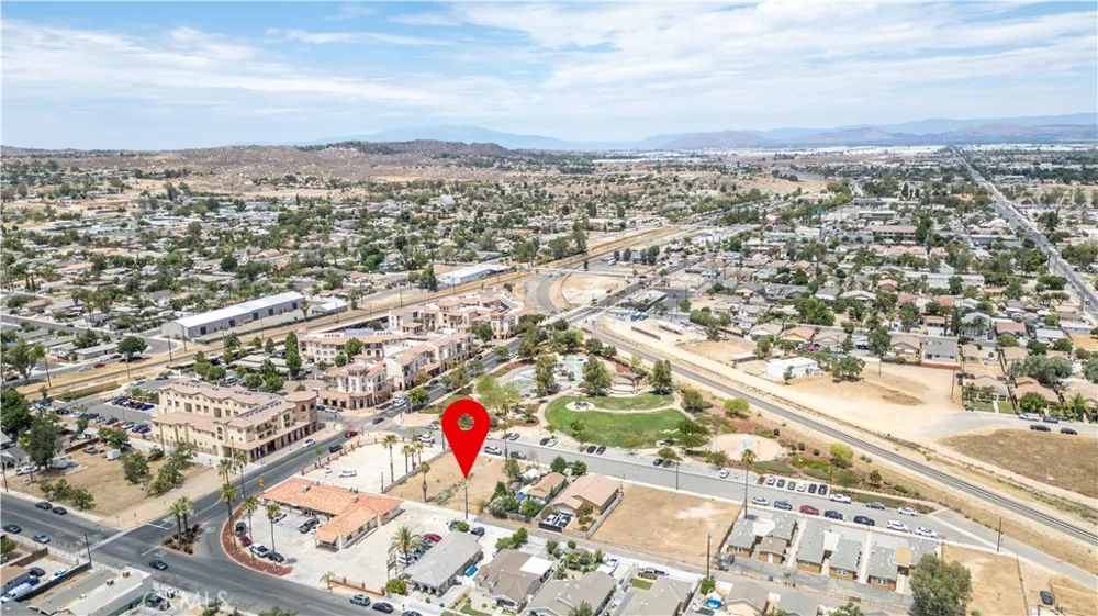 125 E 10th St Perris, CA 92570