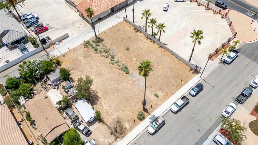 125 E 10th St Perris, CA 92570