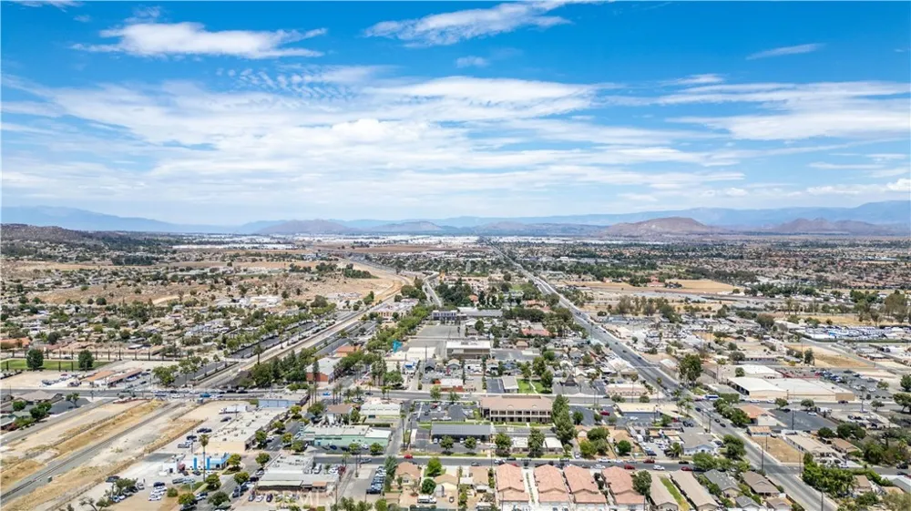125 E 10th St Perris, CA 92570