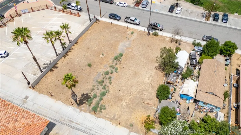 125 E 10th St Perris, CA 92570