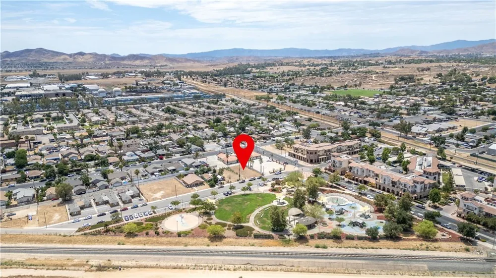125 E 10th St Perris, CA 92570