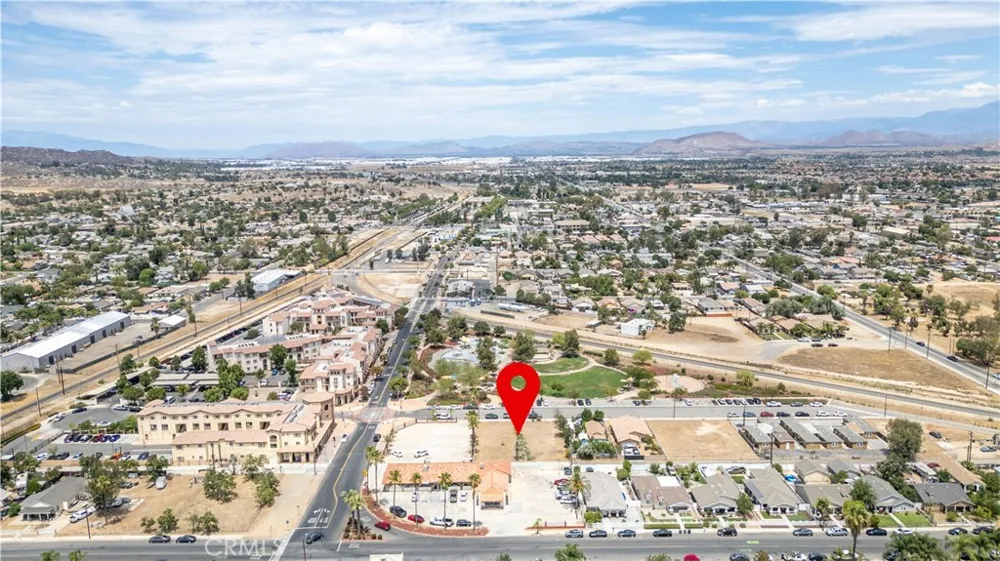 125 E 10th St Perris, CA 92570