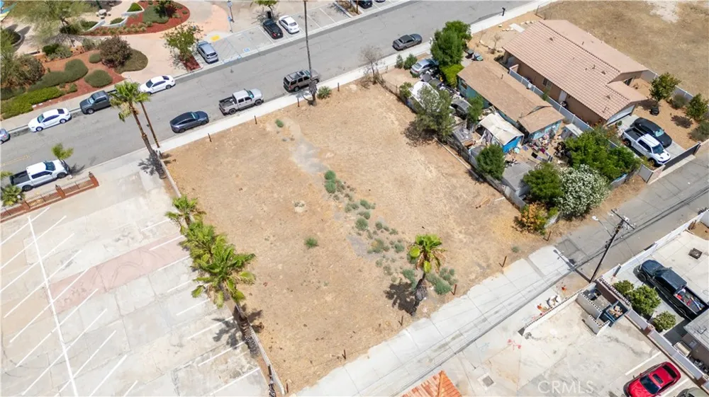 125 E 10th St Perris, CA 92570