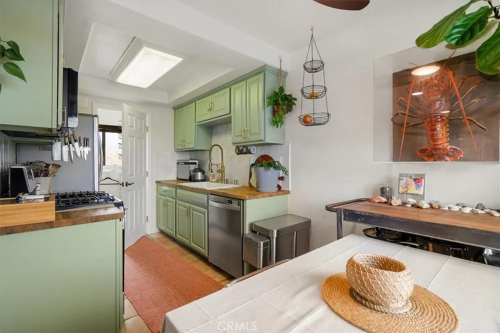 1509 Stanley #304 Long Beach, CA 90804